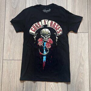 Guns & Roses Graphic T-Shirt